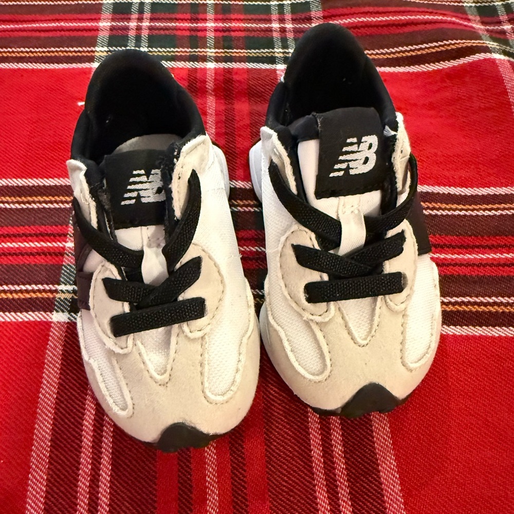 Infant US S3 New Balance 327 LIKE NEW QUALITY